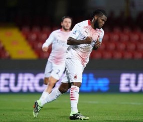 AG体育官方网站-米兰命硬！红牌点球被围殴无所谓，榜首体验卡收回！